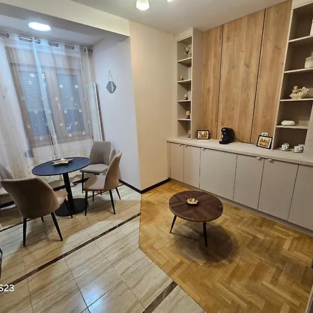 Apartment Gold